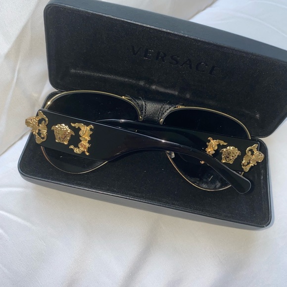 Versace sunglasses - Picture 3 of 4
